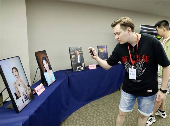 古韵绵延 潮音激荡 外国网红打卡“值得爱恋的南京”