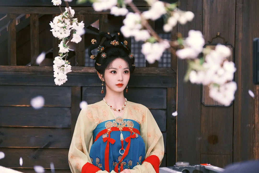 杨紫《国色芳华》热播、田曦薇《子夜归》待播，古偶为什么越来越青睐唐朝？