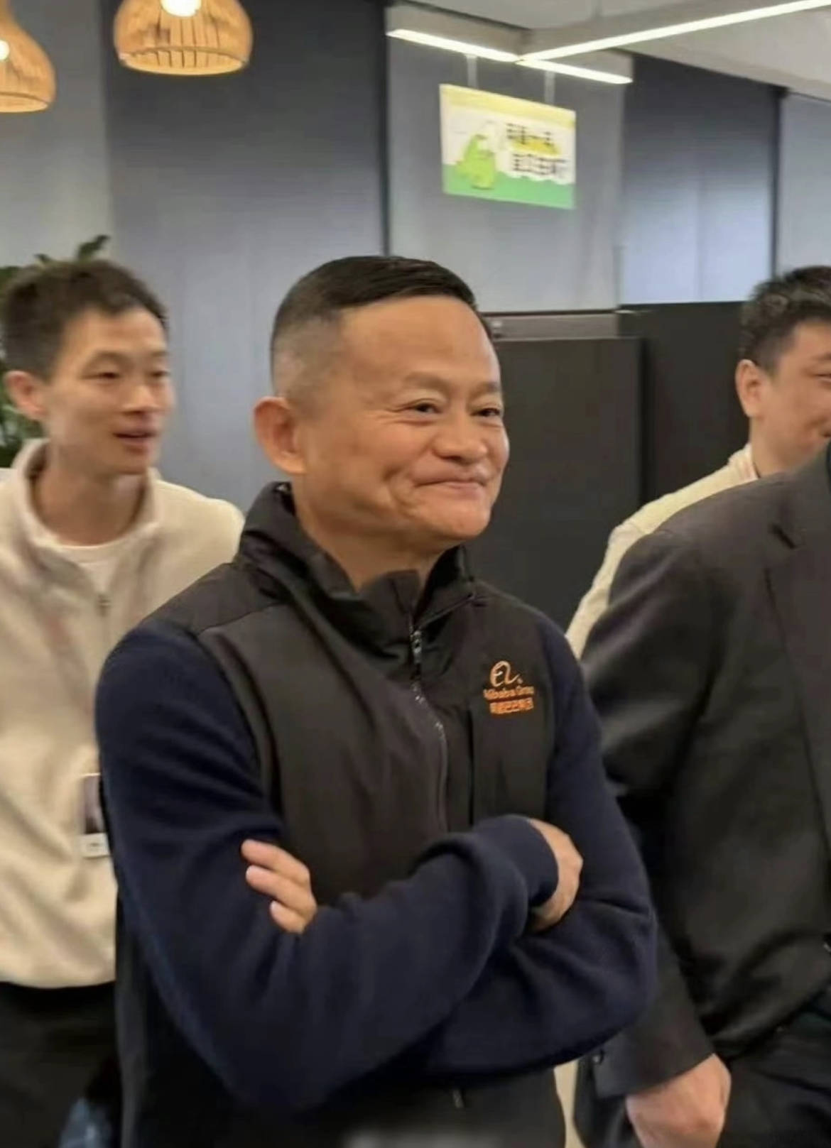 刘强东穿39元T恤逛街，章泽天穿200块防晒衫，新贵们可没那么“老钱”！