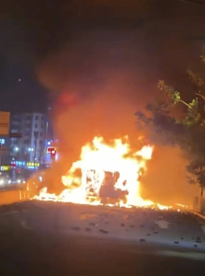现场传出爆燃声!广州白云突发,官方通报