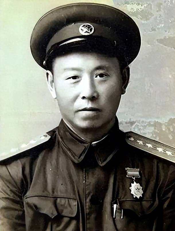 他是原上海警备师师长，76年参与武装动乱，晚年为何仍有师级待遇