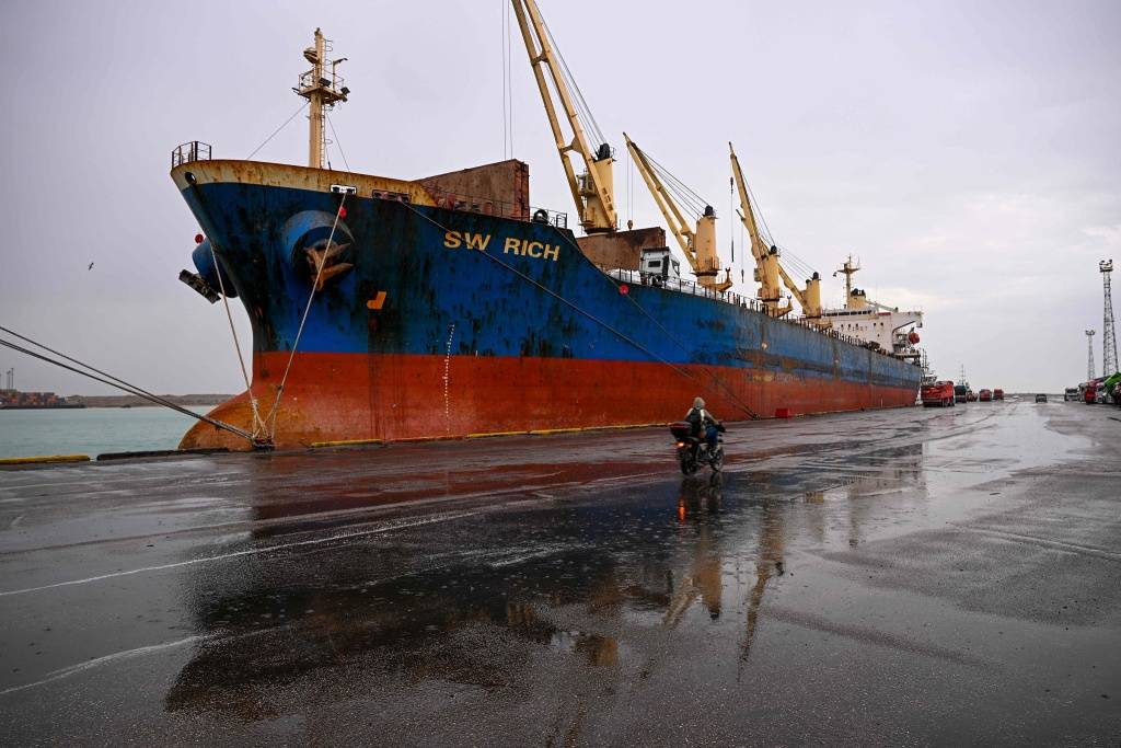 图说｜海湾石油的“霍尔木兹突围战”：绕道、改线、陆运